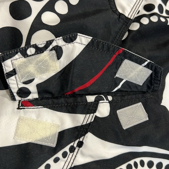 Rare Speedo Swim Black, White & Red Shorts super cool Designed Sportswear Fun 🤩 - Picture 7 of 8